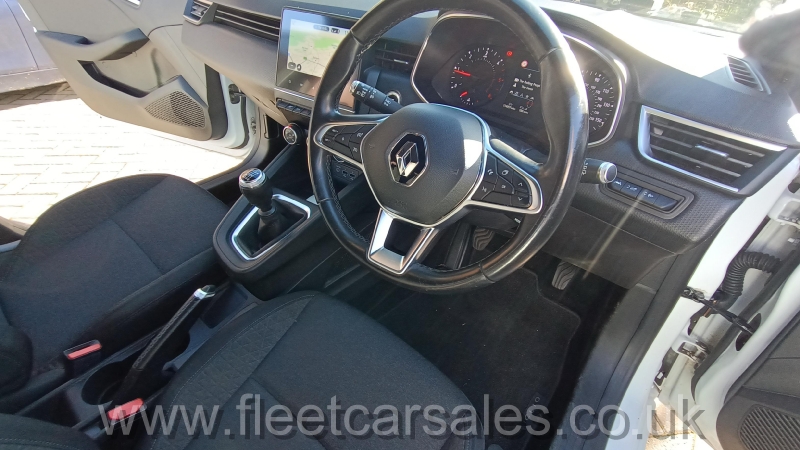 Renault Clio Iconic Diesel (2)